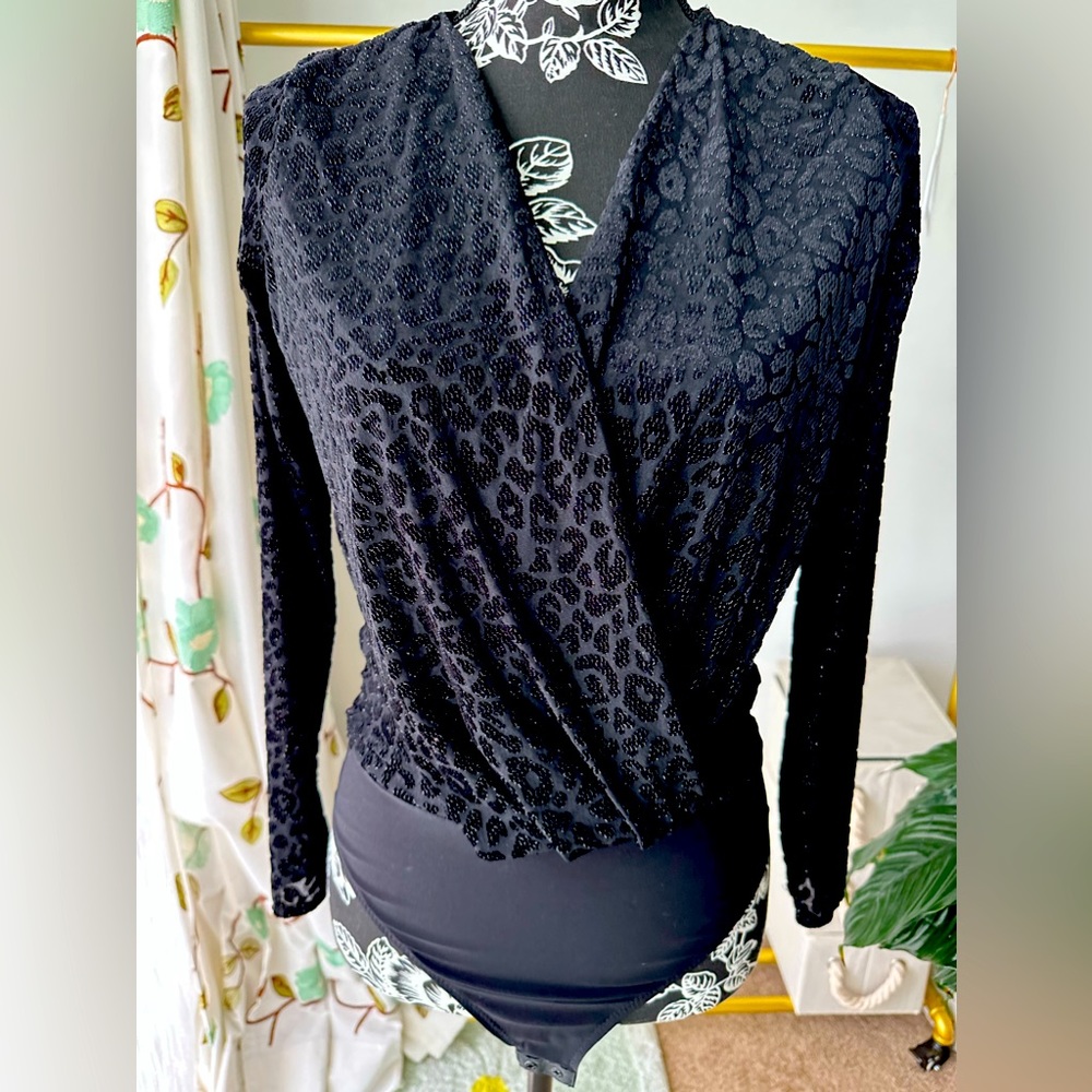 Mng small beautiful, velvety body covered with beads